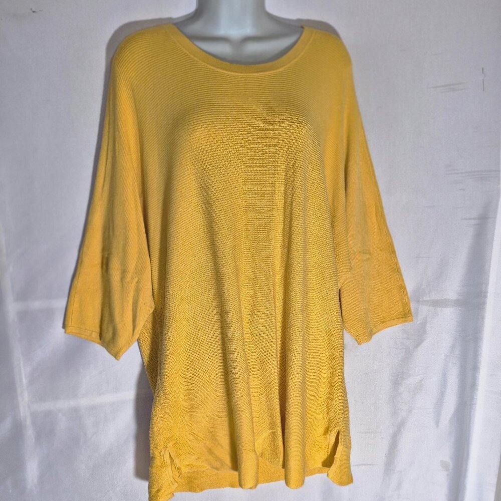AVENUE stylish oversized sweater. Rayon/Nylon, gold in size X-Large